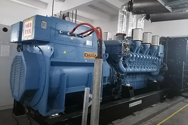 Grupos geradores a diesel da série de motores MTU em uma fábrica 